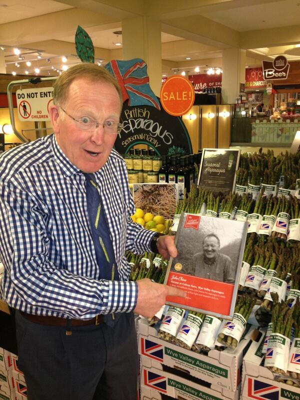 Who's this handsome fella?! Thanku John Chinn from <a href="/WyeValleyAsp/">Wye Valley Produce</a> for visiting us 2day! <a href="/AsparaBuddies/">AsparaBuddies®</a> <a href="/BritAsparagus/">Enjoy Asparagus</a>