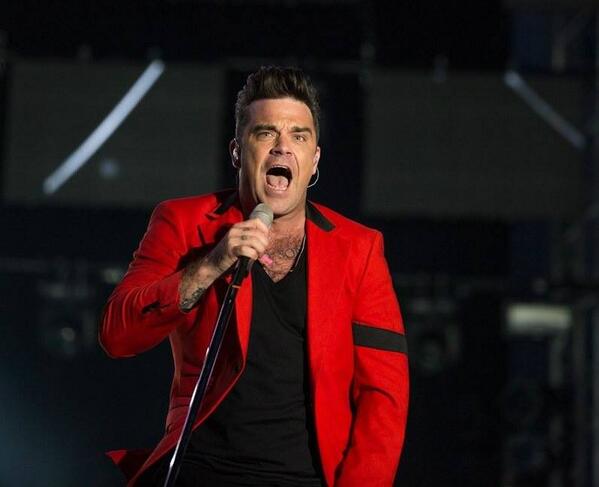 ASAUVAGE's tweet photo. @robbiewilliams wears A. Sauvage to the Summertime Ball #dresseasy #takethecrown #48Maddox http://t.co/RmW3TqY4U8