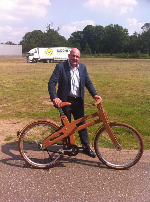 JimtePoelman's tweet photo. @astro_andre Genoten van uw fietstocht op de Bough Bike? Be moved by nature! http://t.co/EVF9HY51iK