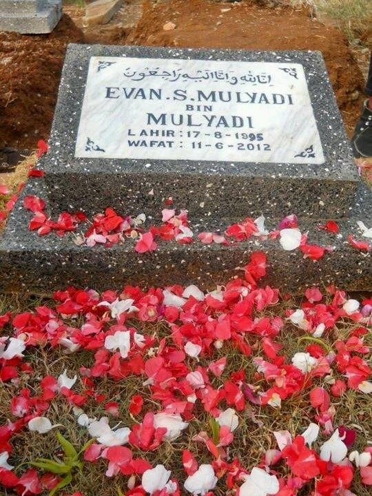 1 tahun di tinggalkan almarhum EVAN ( <a href="/Dorks_Matraman/">Dorks Matraman JKT</a> ) Semoga beliau di tenangkan disisi Tuhan yg maha esa