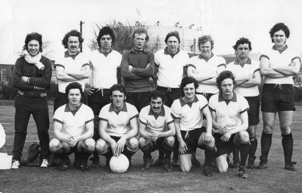 mickquinn1089's tweet image. “@WaterlooDockAFC: 1973 team http://t.co/pghPAW5kVg”My Dad back row 3rd in from the right #properteam