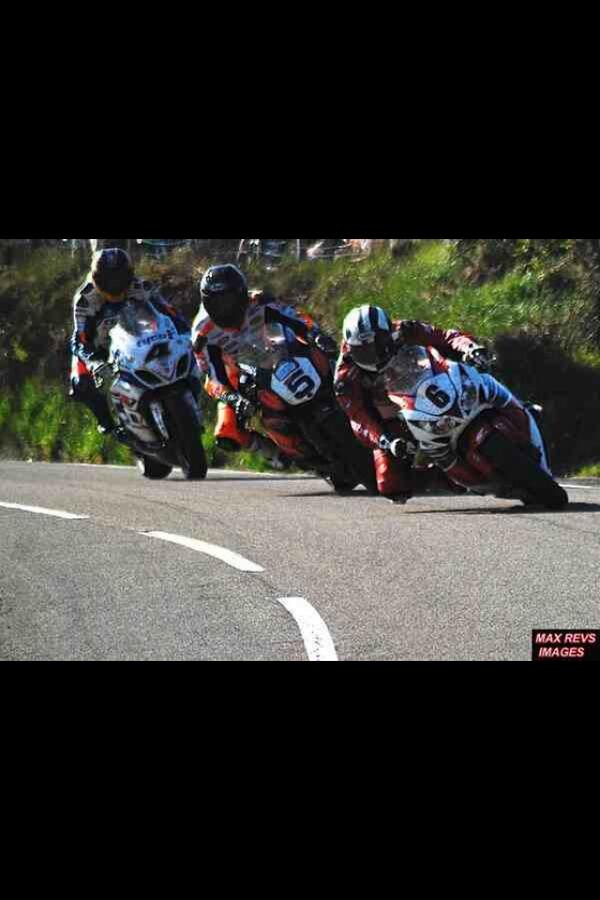 Close Racing in the Senior TT