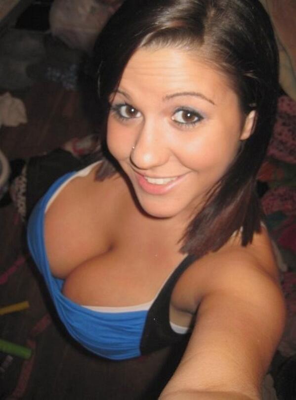 ss on Twitter: "Overhead #cleavage #selfie #selfpic #selfshot, executed  perfectly! #brunette #hottie http://t.co/pD7zpGG711"