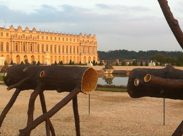 OnFairYC's tweet photo. Penone opens his exhibion in Versailles. His beautiful tree sculptures are now part of the gardens #artisticrythm http://t.co/O1Z6omnuXh