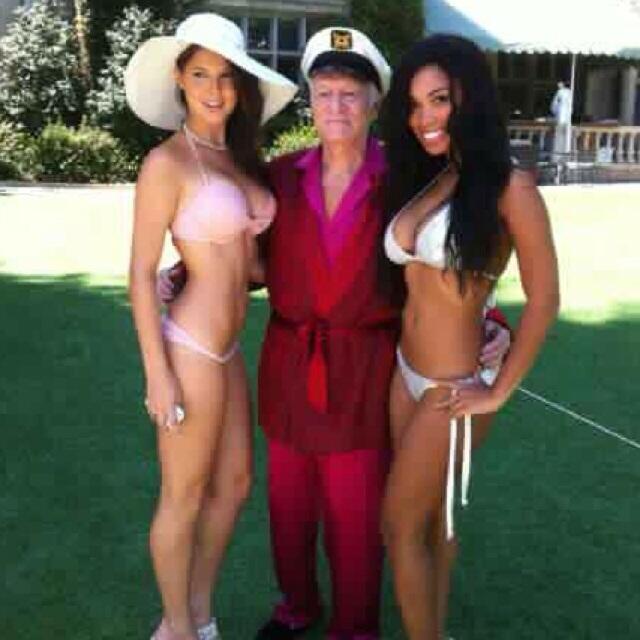 Another throwback of me @amandacerny and @hughhefner :-) http://t.co/h0nSqOVuwT