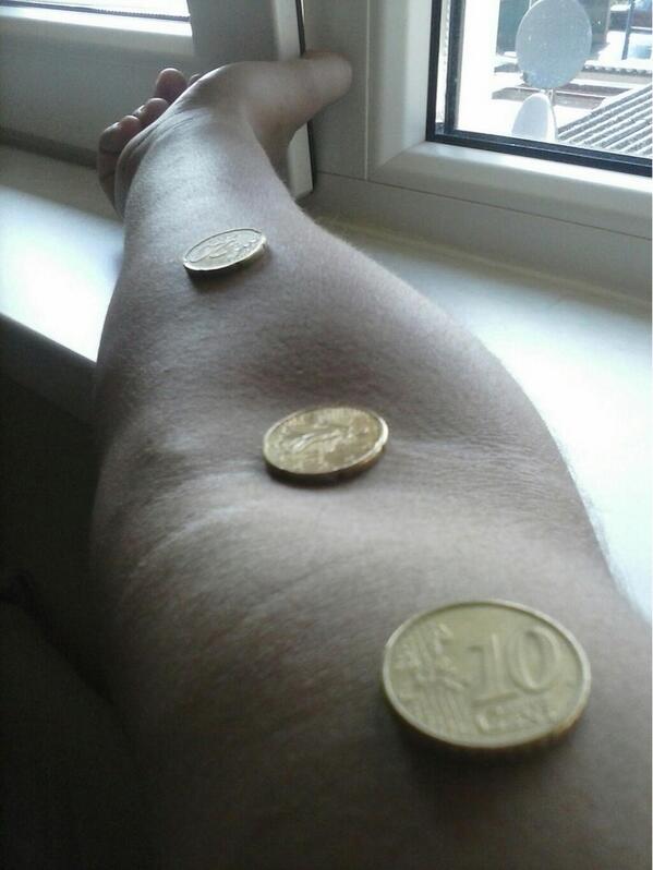 Funnyshit2013's tweet photo. Geld voor de arme!! http://t.co/S2Bx1i3sVl