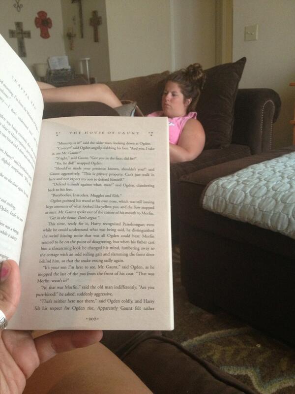 ranaenicole217's tweet image. It&apos;s a hard life as a babysitter. This is me &amp;amp; @kayteeihrer&apos;s life 😂 #EasyJob #PaidToRead #AndTan