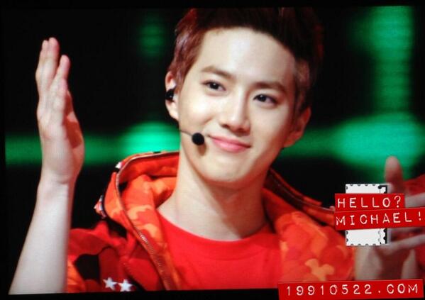RT <a href="/SuhoBR/">SUHO BRAZIL #GreySuit👔</a> [#FOTO/#Preview] 11/06/13 - Gravação do Arirang Simply K-Pop - Suho (5)  dlvr.it/3VpgCQ