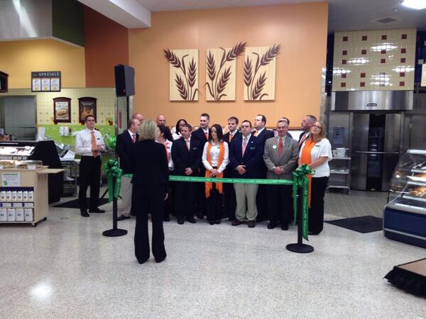 RwatersATL's tweet photo. @publix Clemson Grand Opening everyone is so excited!! http://t.co/UrhHbPHwxZ