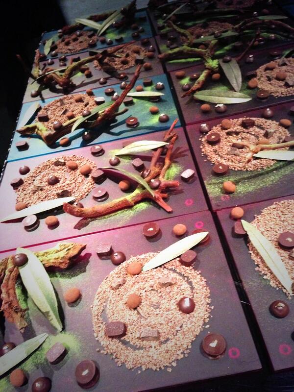 QiqeDacosta's tweet photo. Los mejores del mundo. La magia del chocolate en #CulturaGastronómicaCV 2013 con @JcobTorreblanca @PacoTorreblanca http://t.co/z6vhI2yBdu