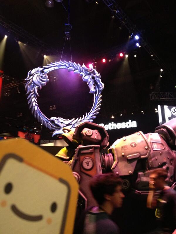 [>_<]/ Hello, E3! I'am here at an annual international expo, E3! Exciting! ♡_♡
