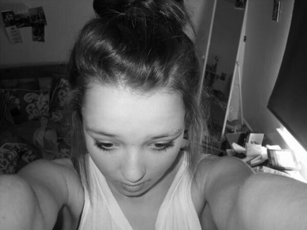 Hello_ches's tweet image. But when you smile at the floor it aint hard to tell you don't know, you don't know your beautiful.......&amp;lt;3