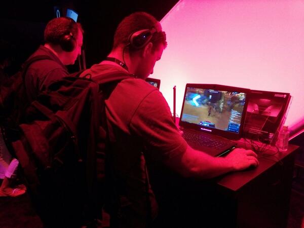 [+_+] photo7_playing WILDSTAR #E3 tour
