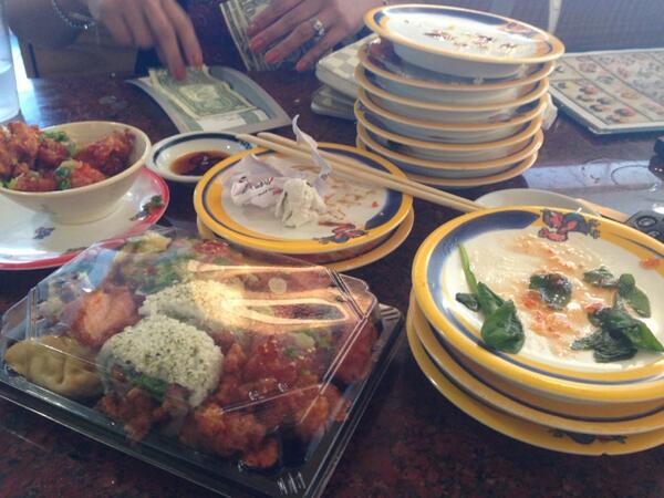 _rachelocampo's tweet image. 🍣 #thiswasearlier #imhungryagain 😂