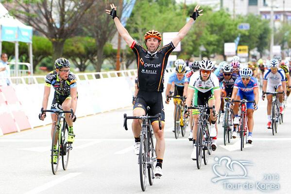 TeamNippo's tweet photo. @TourdeKorea2013 tappa4, #AlbertoCecchin ancora vicino al successo è 2° nella volata del gruppo! ..Try again!GoGoGo! http://t.co/nkOvDXUxjy