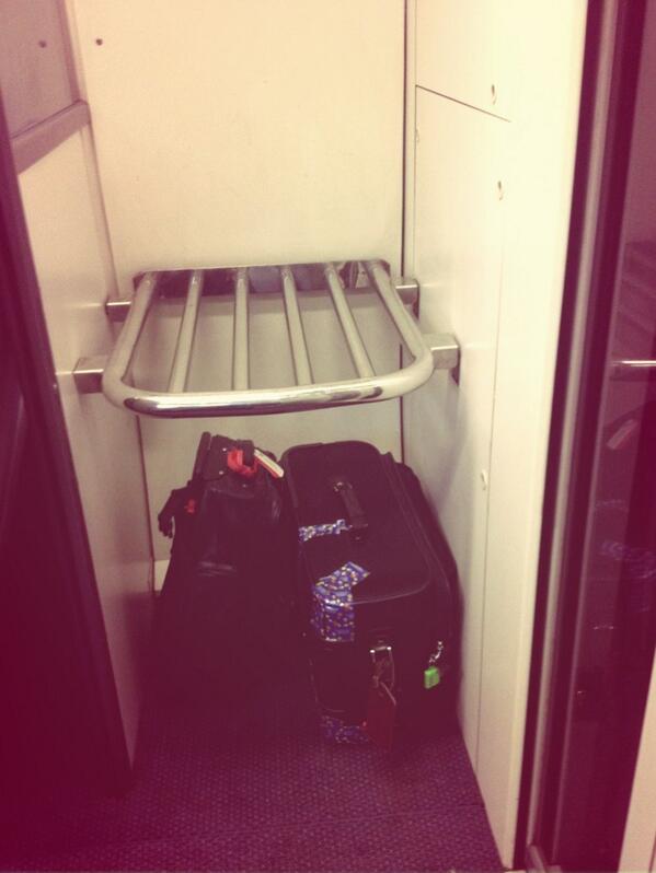 jankipankhania's tweet image. Note to one self, this is not a seat and don't attempt to think it will be comfortable. It's not! #trainissues