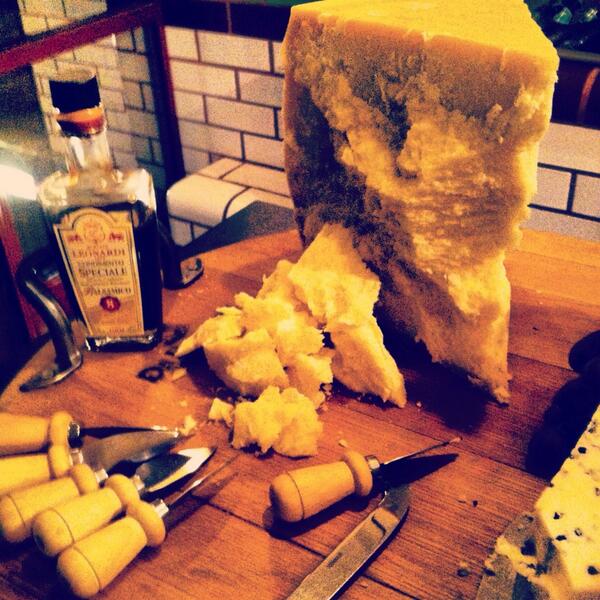 WhereToNowApp's tweet image. Sweet dreams are made of cheese.... Never seen so much #gorgonzola in my life #wheretonow #perth #delicious