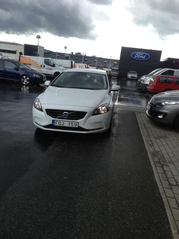 ViktorEkstrm's tweet photo. Bilen är hämtad. Nöjd http://t.co/snWwZGYuUx
