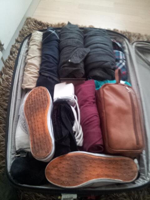 softsidesongs's tweet image. Once upon a time @maggiebf taught me how to properly pack a suitcase #rolldatshit