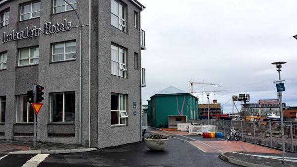 12.06.2013
Weather forecast for Reykjavik, Slippbarinn
Temperature 10°C
Light air, 1 m/s from north-northwest