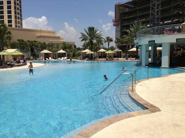 SimpleDan74's tweet photo. Chill'n at the pool http://t.co/dpL1PEMjsk