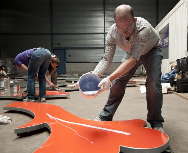 Our newest project involves action painting! tjep.com/magazine/filte…