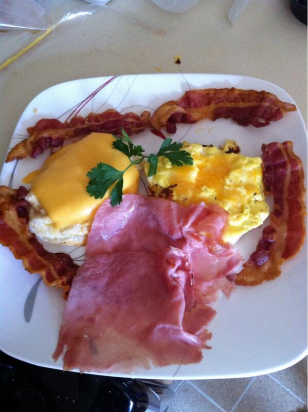 csago2's tweet image. What a mom #breakfast for my boy @illtweeets before he takes his #MathRegents Good Luck buddy Love you ❤💋😍👍