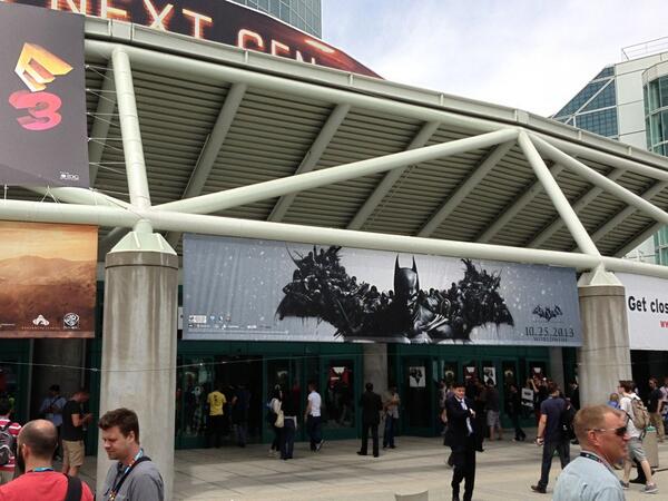 BatmanArkham's tweet photo. Day 2 of #E3 is full of Arkham awesomeness. #ArkhamTakesOver all day long. #DCatE3 #WBGamesE3 http://t.co/9vzB8Ab44y