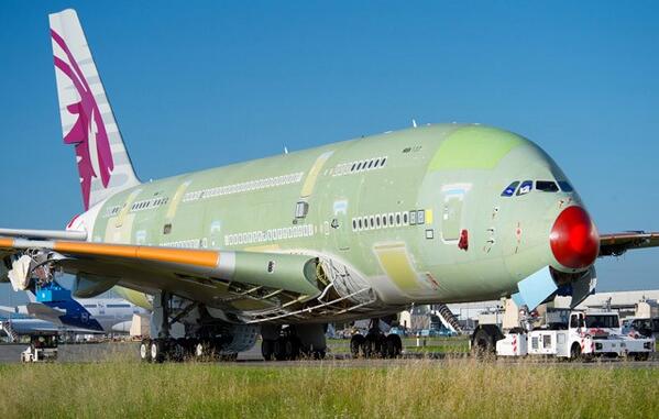 صورة: أول طائرة من طراز A380 تحمل شعار الخطوط الجوية القطرية، في مركز تجميع طائرات أيرباص في مدينة تولوز
#Qatar
#قطر