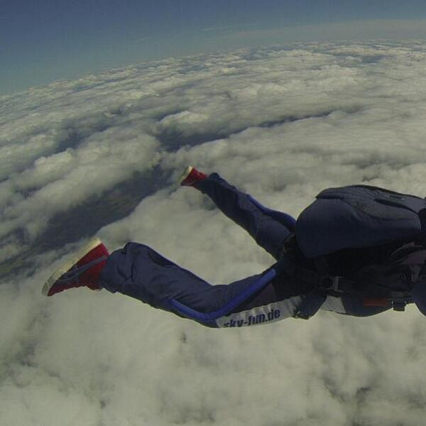 OnitsukaTigerUS's tweet image. Thanks Katrin N. for sharing your cool #OnitsukaTiger #skydiving photo with us. Share yours by tagging #OnitsukaTiger