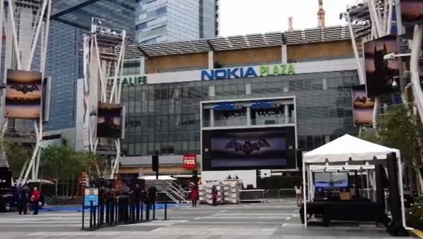 wbgames's tweet photo. #Batman #ArkhamOrigins takes over LA Live! #ArkhamTakesOver #DCatE3 #E3 #WBGamesE3 http://t.co/yWAISxvPWK