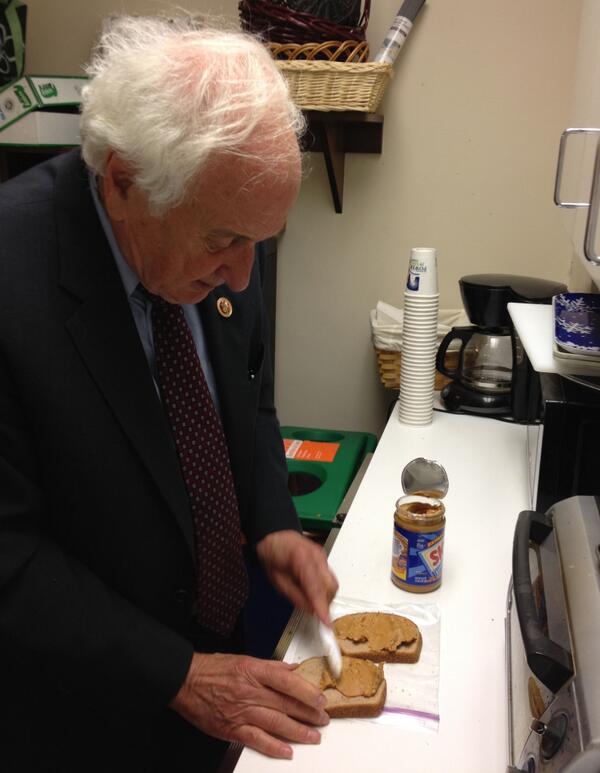 repsandylevin's tweet image. 19% of #MI residents on any given day aren&apos;t sure they will be able to get enough to eat. Day 1 #snapchallenge