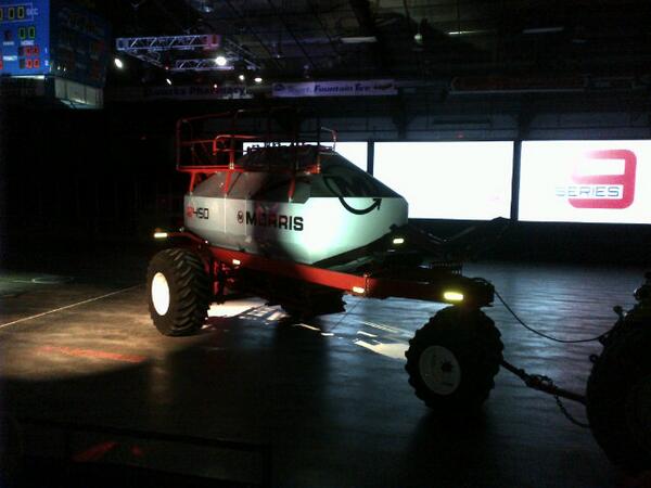 curtisgulka's tweet photo. New  tank design and colour @Morris_Seeding http://t.co/fTkQAZLYux