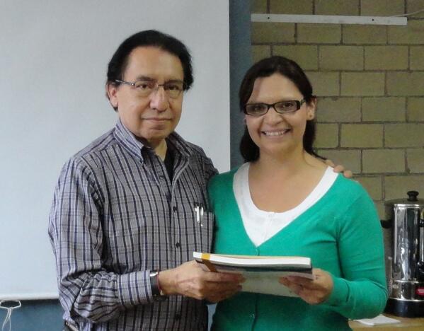 jorgemdz's tweet photo. Di curso Enseñanza y aprendizaje en educación a distancia,  CELE. Foto con Giovanna Hdez, jefa Departamento Italiano http://t.co/dx9ib685py
