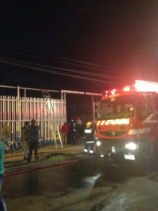 RNE_Base_Gros's tweet photo. INCENDIO #Rancagua por Alameda @reddeemergencia @RNEcharlie6 http://t.co/8A2rOuWcSC