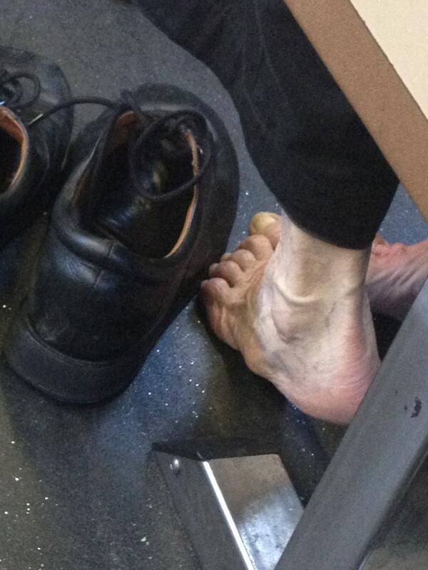 _BluntsnChicken's tweet image. Smh some old bitch acting like the 5 her couch #muniproblems