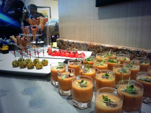 MonteCarloVegas's tweet photo. Some tasty treats at #Lounge32 @Hotel32 http://t.co/pXmSVZjQCP