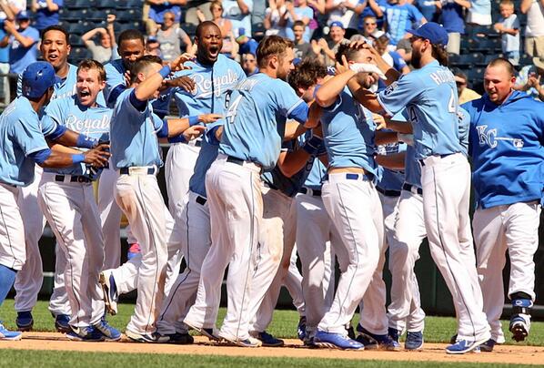 Royals's tweet photo. So much happy. #Royals http://t.co/ccCu3xDlp9