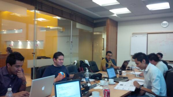 joeleduardo_es's tweet image. Día uno #webworks #BBElite #TeamBlackBerry