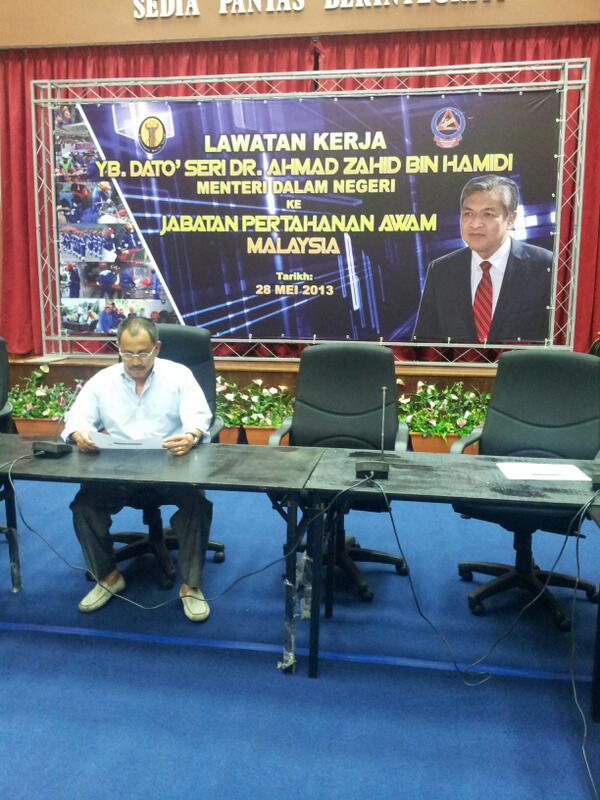 abdkarimabu's tweet photo. Penantian hari esok...@JPAMtwiter @kpjpam @hjzainun @TKPOjpam @AdeliHussin http://t.co/8FpEA1G9Qi