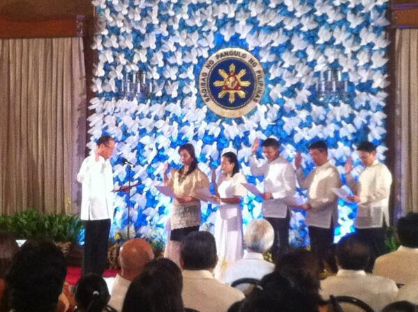 President Aquino administers oath of senators-elect Legarda, Poe, Escudero, Pimentel, and Angara