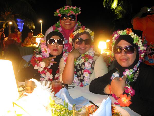 anna_baharom's tweet photo. @AfezanOthman JOM bergambar macam professional dengan #SonyMalaysia #NEX-3N http://t.co/fHgy6AstPu