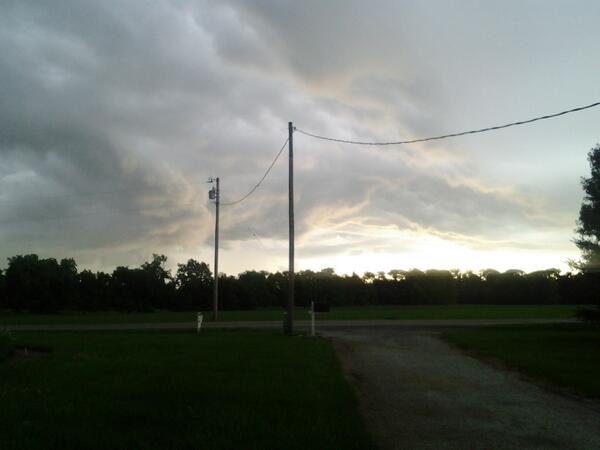 MK_Kajsa's tweet photo. @SamChampion woke up to some crazy clouds rolling in!! http://t.co/l6nzWZ4Ild