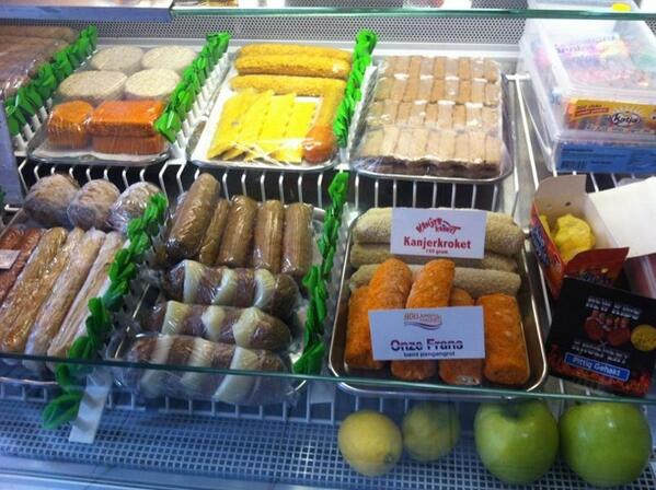 Ook de Bengel in TIlburg is aan de Kanjerkroket en Onze Frans Bami Pangangrol ! Super !