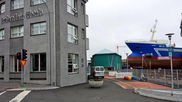 13.06.2013
Weather forecast for Reykjavik, Slippbarinn
Temperature 12°C
Light breeze, 3 m/s from west, northwest