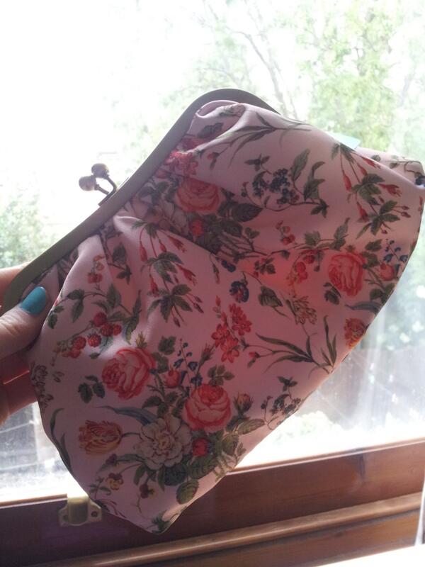 KateLDunstan's tweet photo. Beautiful new make up bag to take home to Australia from @BellaSorella251 @LydiaRoseBright #loveit http://t.co/JfVmfkIvXH