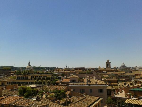 V_emoltoaltro's tweet image. caotica, rumorosa, incasinata e disordinata ma non potrei mai farne a meno e non vorrei vivere altrove che qui..#roma