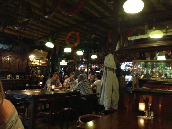 M69bryson's tweet photo. Aan de borrel in#Heiplaat restaurant #courzand. Wat een apart dorp met een bijzondere historie. Een aanrader! http://t.co/BGMqXKzfOl