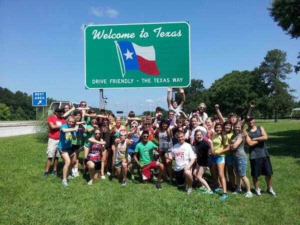 HulksVan's tweet photo. AVENGERS ASSEMBLE AT STATE LINE! #familyphoto #missinmoe http://t.co/0hxerDQaf6