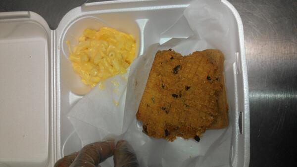 bigdsfreshcatch's tweet photo. Salmon croquette  and mac http://t.co/lPvg7xagdL